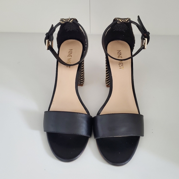 SOLD

Nine west sandals, size 7.5 - Picture 3 of 3